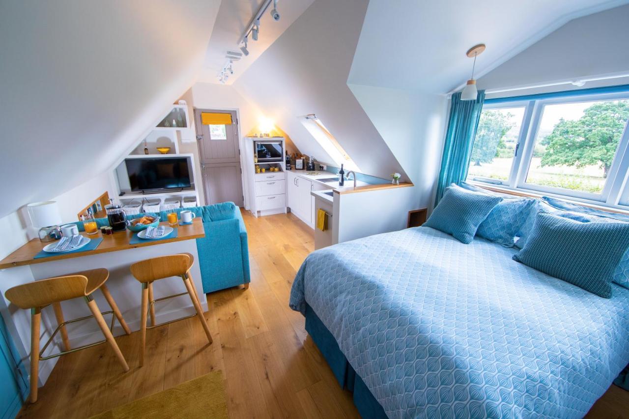 The Loft At The Little Elms Apartman Motcombe Kültér fotó